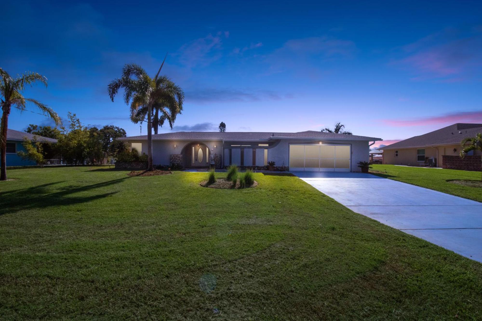 Pet Friendly Canal Front 3-Bedroom Grand Villa With Pool, Linai And Dock ポート・シャーロット エクステリア 写真
