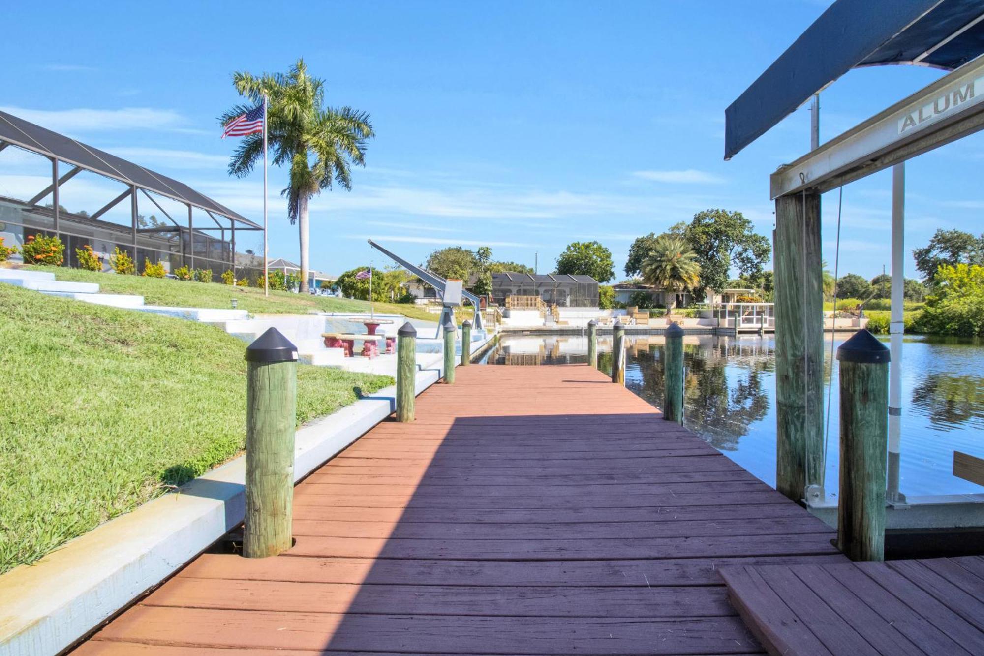 Pet Friendly Canal Front 3-Bedroom Grand Villa With Pool, Linai And Dock ポート・シャーロット エクステリア 写真